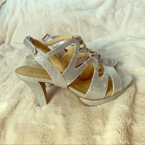 8.5 Wide Naturalizer Silver Strappy Sandal